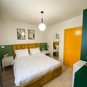 Three Doors Apartments, Papaya 1-bedroom Appartamento Tirana